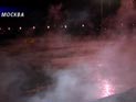 По Дмитровскому шоссе и прилегающим улицам текут потоки воды: прорвало трубу По Дмитровскому шоссе и прилегающим улицам текут потоки воды: прорвало трубу