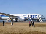 Американская авиастроительная корпорация Boeing приостанавливает поставки заказчикам новейшего пассажирского самолета Boeing-787 Dreamliner до выяснения причин неполадок, возникших в последнее время на этих лайнерах