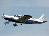 ЧП произошло с легким одномоторным самолетом Piper PA-32 в минувшее воскресенье. На его борту находились два человека - мужчина и женщина, которые совершали воздушную экскурсию