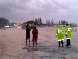 Автор видеозаписи житель Солнечного берега штата Квинсленд Майкл Белл отправился со своей сестрой на берег, чтобы воочию убедиться в том, что его накрыло сугробами из пены