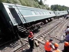На месте подрыва поезда "Грозный-Москва". Фото Reuters На месте подрыва поезда "Грозный-Москва". Фото Reuters