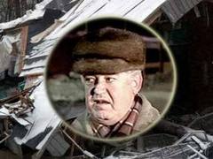 Прокурор города Москвы Анатолий Зуев (кадр НТВ, архив) на фоне развалин "Трансвааль-парка" (фото Reuters)