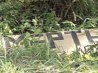 Фрагмент антисемитского плаката, взорванного на Киевском шоссе. Кадр НТВ, архив