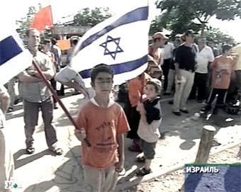 Дети участвуют в акции протеста еврейских поселенцев. Кадр НТВ