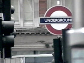 Вход на станцию лондонского метро, кадр CNN, архив 