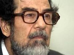 Саддам Хусейн на допросе Особого трибунала 21 июля. Фото, распространенное администрацией трибунала Саддам Хусейн на допросе Особого трибунала 21 июля. Фото, распространенное администрацией трибунала