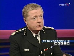 Глава лондонской полиции Иэн Блэр. Кадр, переданный в эфире РТР Глава лондонской полиции Иэн Блэр. Кадр, переданный в эфире РТР