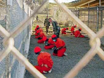 Заключенные на базе Гуантанамо, фото Reuters