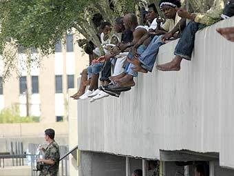 Пострадавшие жители Нового Орлеана, фото пресс-службы ВМФ США