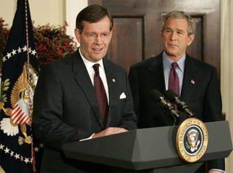 Министр здравоохранения и социального обеспечения США Майкл Ливитт. Фото с сайта  whitehouse.gov