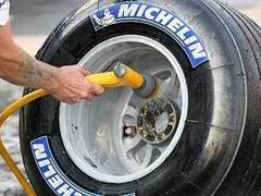 Покрышка Michelin. Фото с сайта f1racing.net Покрышка Michelin. Фото с сайта f1racing.net