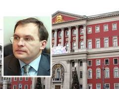 Игорь Метельский (фото с сайта gov.spb.ru) на фоне здания мэрии Москвы (фото Евгения Раздобарина) Игорь Метельский (фото с сайта gov.spb.ru) на фоне здания мэрии Москвы (фото Евгения Раздобарина)