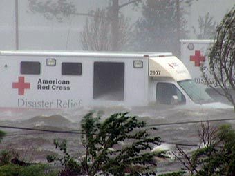 Автомобили "Красного Креста" в затопленном Новом Орлеане. Фото с сайта redcross.org