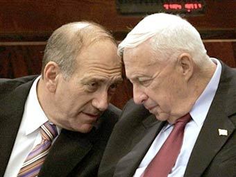 Эхуд Ольмерт и Ариэль Шарон. Фото AFP