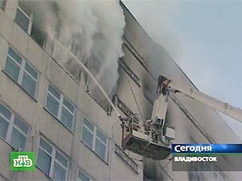 Пожар в офисном здании во Владивостоке. Кадр телеканала НТВ 