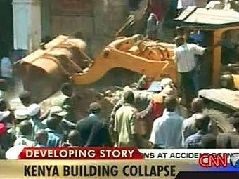 Разбор завалов на месте обрушения здания в Найроби. Кадр телеканала CNN 