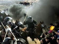 Столкноения в поселении Амона. Фото AFP Столкноения в поселении Амона. Фото AFP