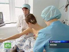 Врачи обследуют Андрея Сычева. Кадр телеканала НТВ, архив Врачи обследуют Андрея Сычева. Кадр телеканала НТВ, архив