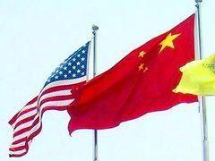 Флаги США и Китая. Фото с сайта wikipedia.org Флаги США и Китая. Фото с сайта wikipedia.org