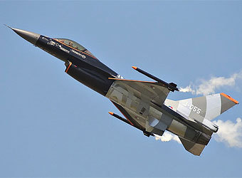  F-16.    airliners.net