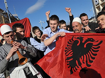 Косовары празднуют самопровозглашение независимости края. Фото AFP