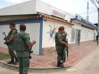 Венесуэльские военные на колумбийской границе. Фото AFP