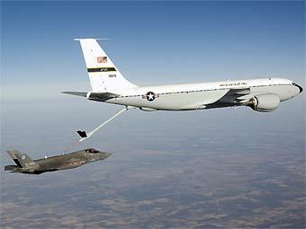 Дозаправка истребителя F-35 c самолета КС-135. Фото с официального сайта компании Lockheed Martin
