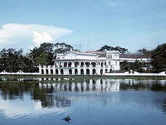 Здание президентского дворца в Маниле. Фото с сайта filammillington.org 
