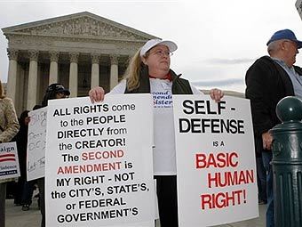 Демонстрация в защиту права ношения оружия перед зданием Верховного суда США. Фото AFP