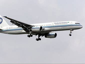 Самолет авиакомпании "Туркменховаеллары". Фото пользователя Arpingstone с сайта wikipedia.org  