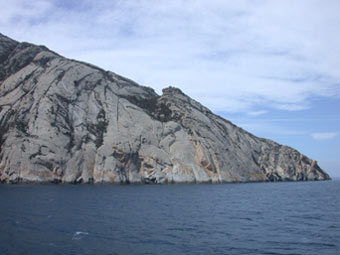Берег острова Монтекристо. Фото с сайта ufficioguide.it