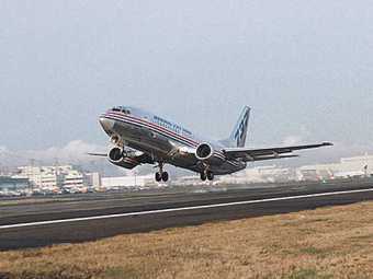 Boeing 737.    www.boeing.com