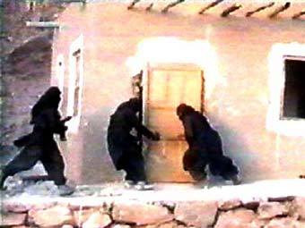 Боевики в тренировочном лагере "Аль-Каеды". Кадр видеозаписи с сайта Al-Jazeera