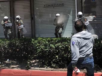 Столкновение демонстрантов с полицией в Афинах. Архивное фото ©AFP