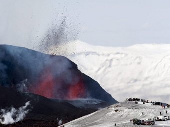 Извержение вулкана Эйяфьятлайокудль. Фото ©AFP