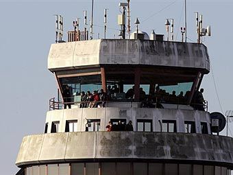 Диспетчерская башня аэропорта в Севилье. Фото ©AFP