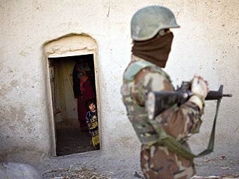 Боец национальной гвардии в Кабуле. Фото ©AFP