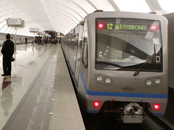 Поезд в московском метро. Фото Александра Котомина