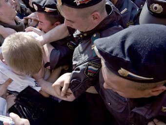 Разгон митинга на Триумфальной площади 31 мая 2010 года. Фото Lenta.Ru
