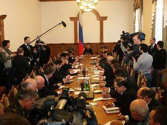Главы и министры северокавказских республик на совещании с Дмитрием Медведевым. Фото пресс-службы президента России