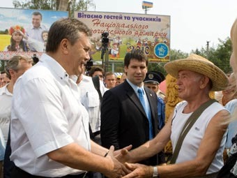 Виктор Янукович на Сорочинской ярмарке. Фото пресс-службы президента Украины