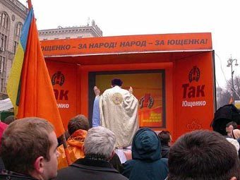 Сцена на Майдане Незалежности, 2004 год. Фото Юлии Вишневецкой, архив
