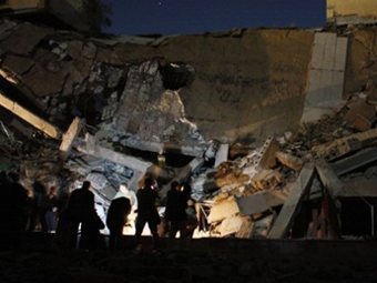 Последствия авиаудара по резиденции Каддафи в Триполи. Фото ©AFP