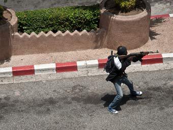 Участник боев в Абиджане. Фото ©AFP