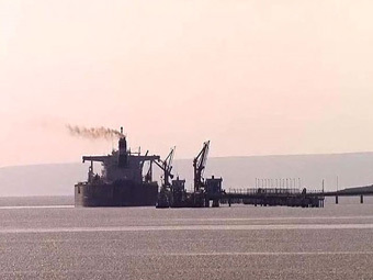 Ливийский нефтяной танкер. Кадр телеканала "Россия 24"