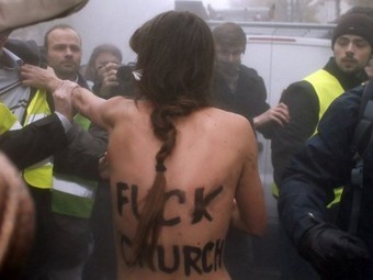  FEMEN     18  2012 .  ©AFP