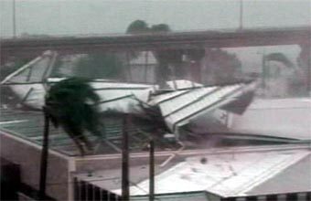 Ураган ''Чарли'', обрушившийся на Флориду три недели назад. Кадр НТВ, архив