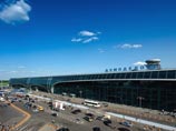 Российские пограничники в аэропорту "Домодедово" не пустили в страну эксперта берлинского Фонда "Наука и политика" Ханса-Хеннинга Шредера