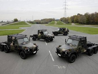 Mercedes G-   .  - Mercedes-Benz